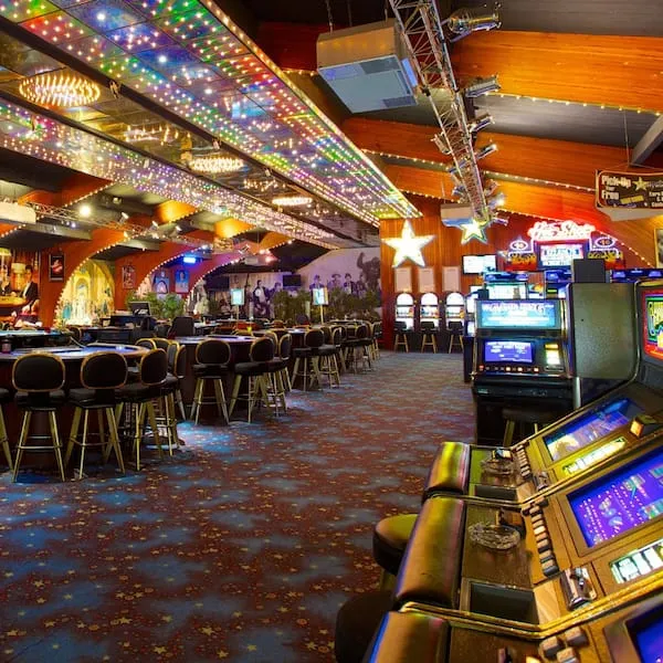 expedia.com ad creative: Hollywood Casino Trips