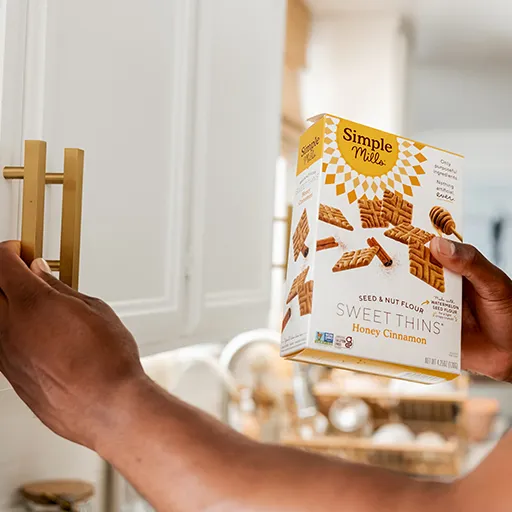 Simple Mills ad creative: Honey Cinnamon Sweet Thins Snack Packs