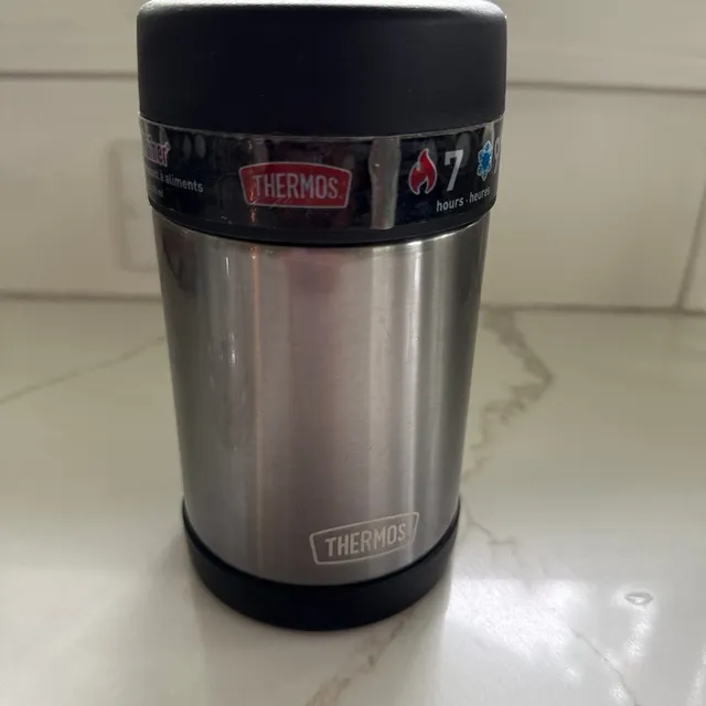 Mercari ad creative: Thermos 16 Oz Funtainer Hot And Cold - Home