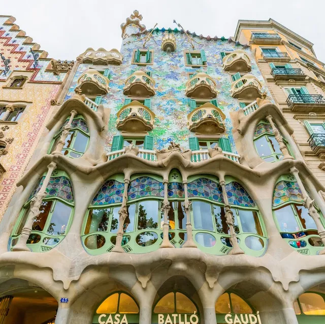 GetYourGuide ad creative: Top things to do in Barcelona