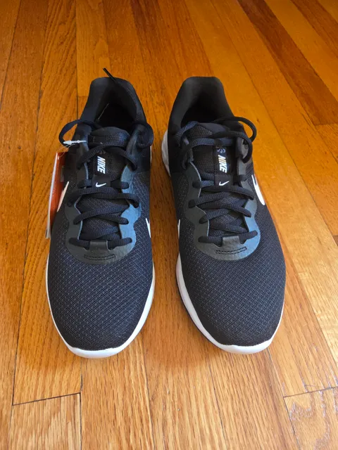 Poshmark ad creative: Nike Men’s Black Running Shoes - Lightweight Comfort