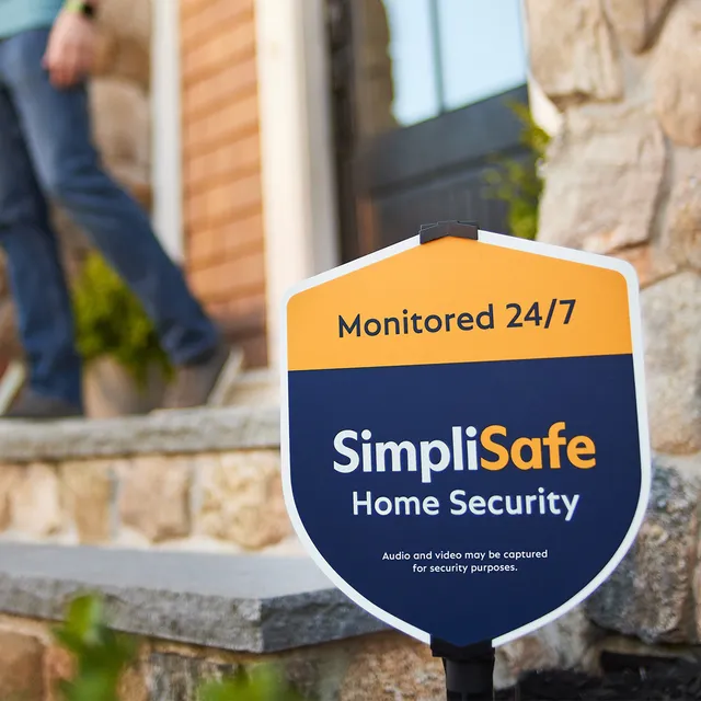 SimpliSafe ad creative: Prevent Crime: 50% Off
