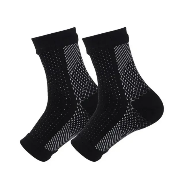 Peak Footwear ad creative: Peak Compression Socks (Short) - Black/White / ...