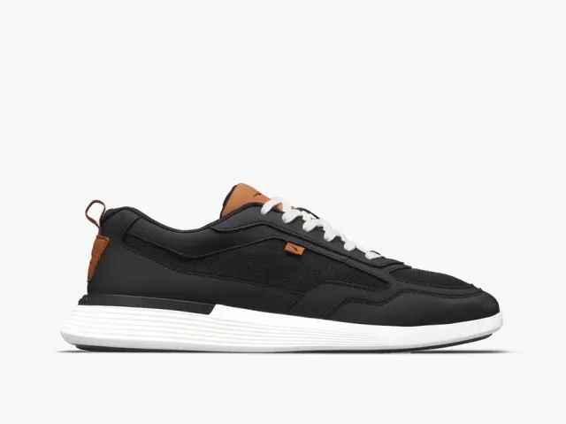 Wolf & Shepherd ad creative: Crossover™ Runner Sport - Black / White / 9