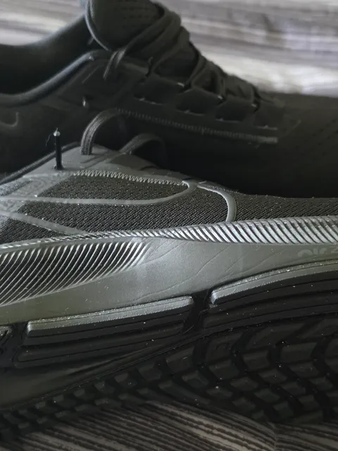 Poshmark ad creative: Nike Men's Black Athletic Running Shoes All-Black Trainer